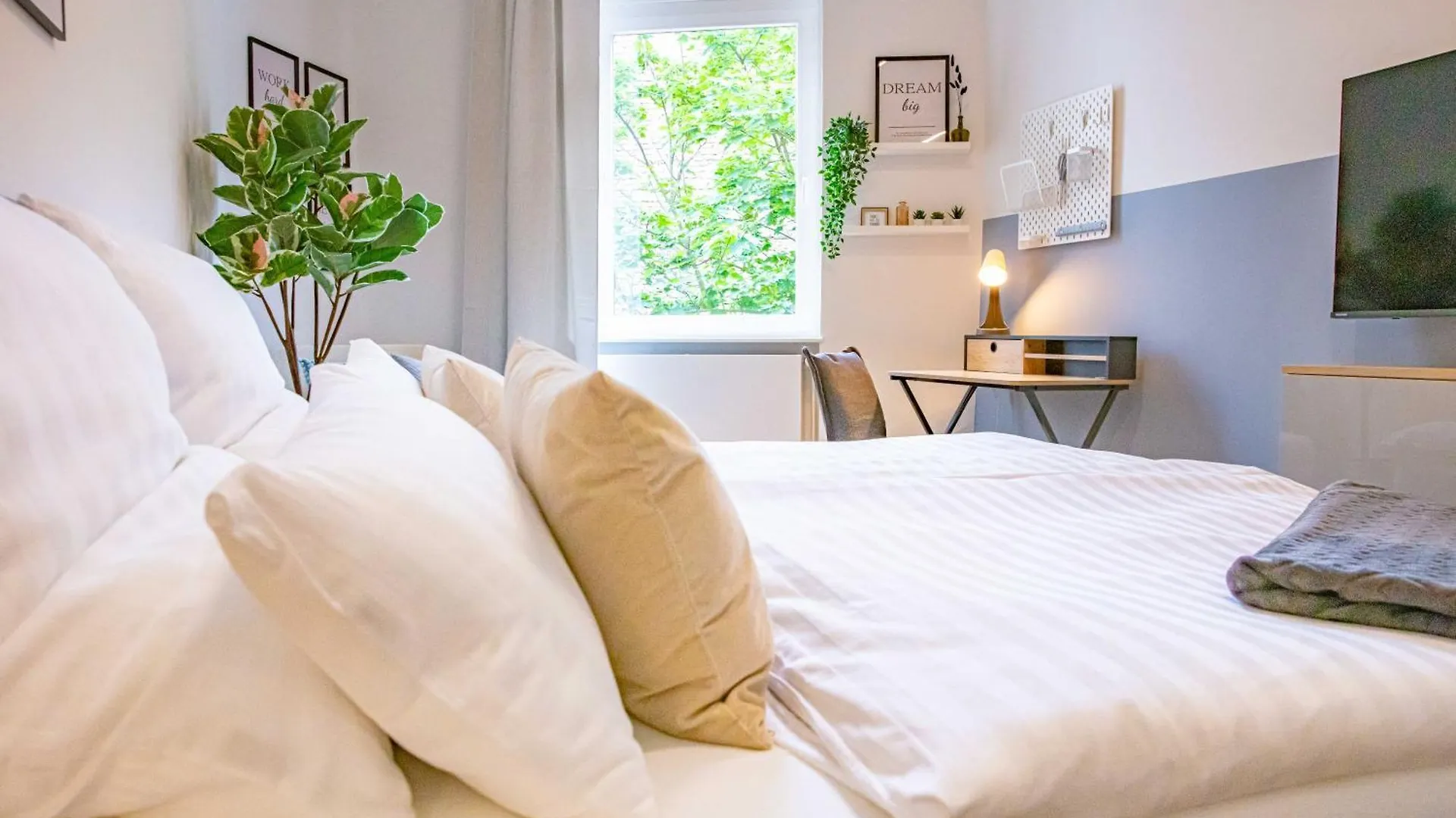 Hochwertiges Zimmer In Authentischer Umgebung Berlins Homestay Berlin
